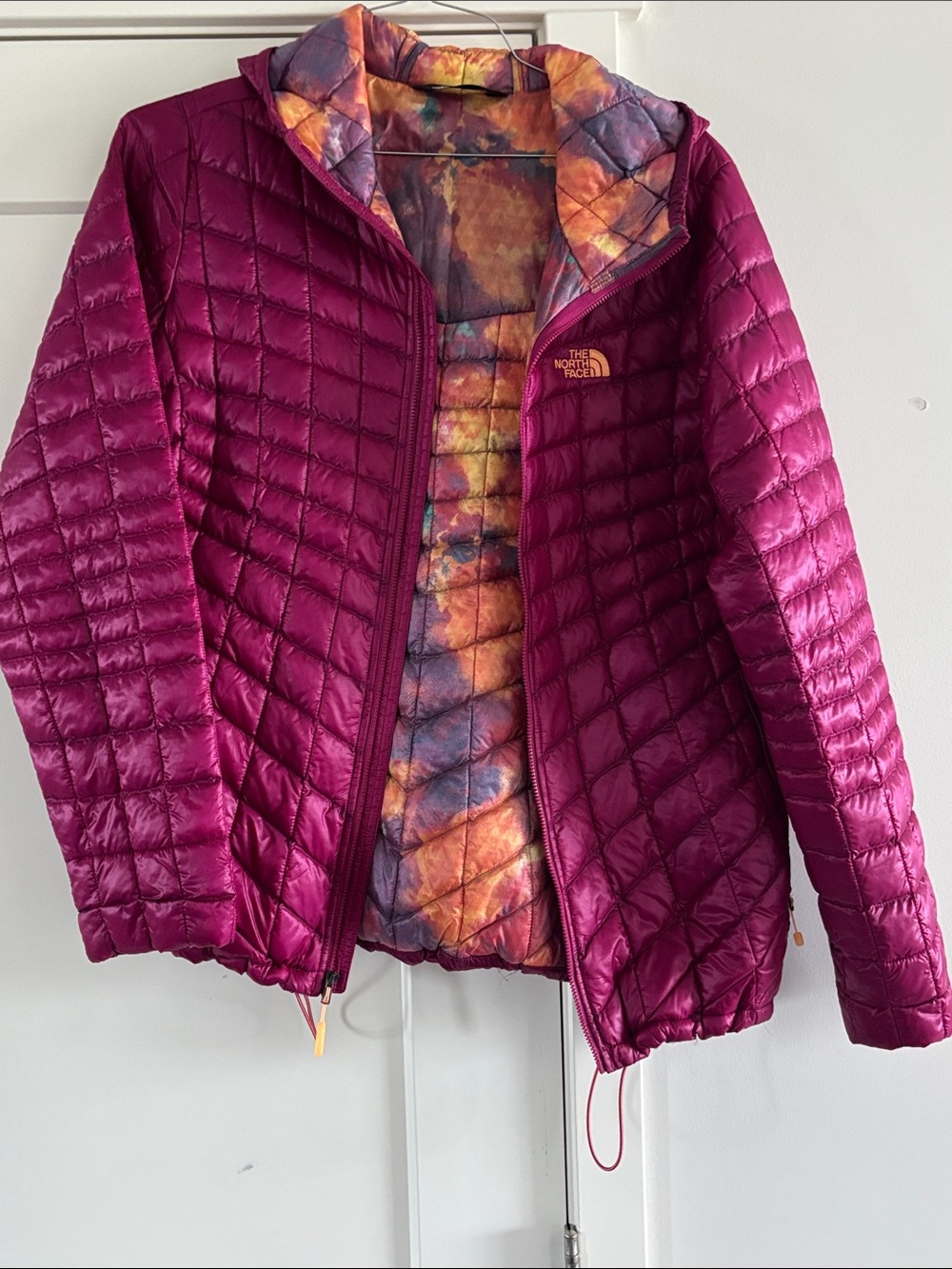 The North Face Women's Puffer Jacket - Berry with Tie-Dye Lining